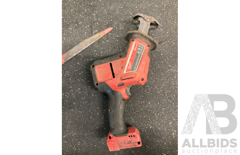 MILWAUKEE M18 Fuel Reciprocating Saw with Battery