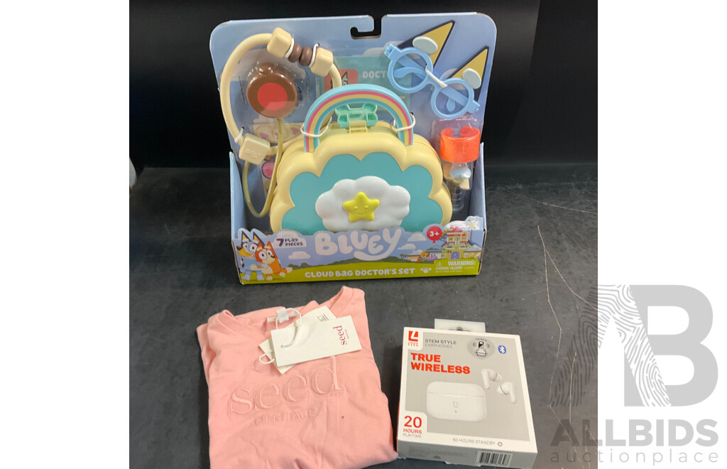 Bluey Cloud Bag Doctor's Set & Seed Size 4 Kids T-shirt & Liquid Ears Wireless Earphones