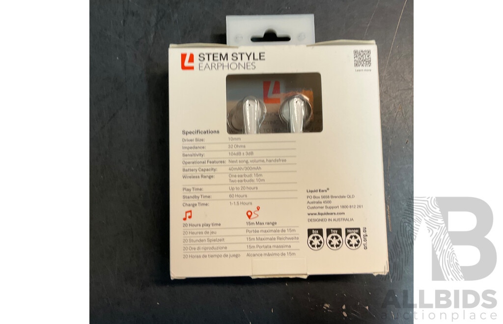 Bluey Cloud Bag Doctor's Set & Seed Size 4 Kids T-shirt & Liquid Ears Wireless Earphones