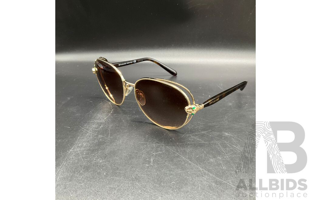 2 Pairs of Women's Sunglassess