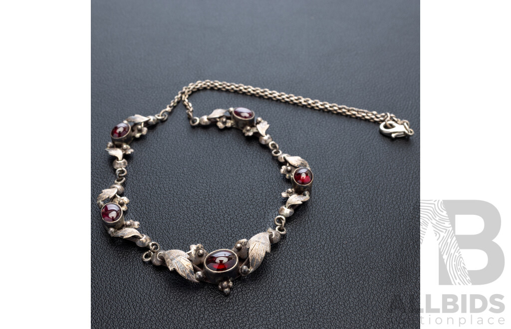 Vintage Sterling Silver Garnet Cabochon with Floral Motif Necklet, 41cm, 17.63 Grams