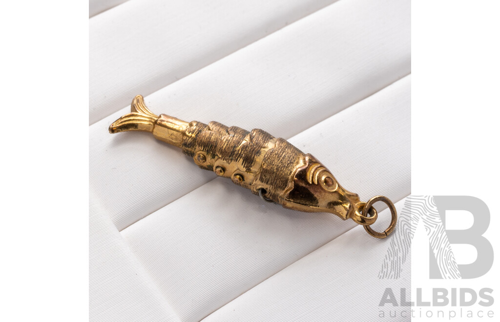 9ct Vintage Articulated Fish Charm, 32mm, 1.50 Grams
