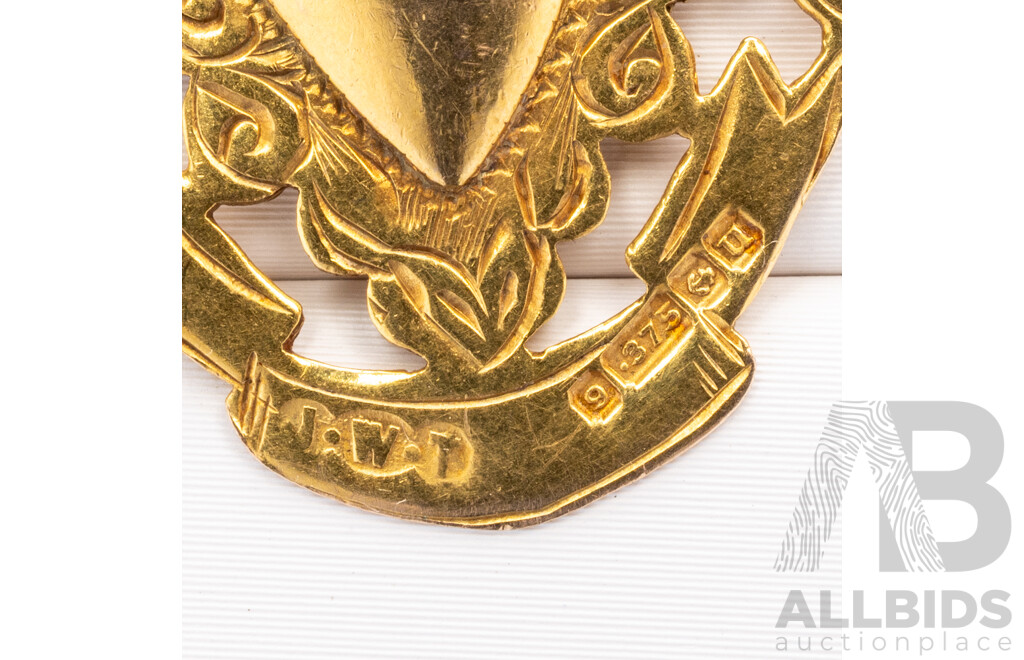 9ct Antique Shield Medallion Fob Pendant, 25mm x 22mm, 1915 Birmingham, 3.12 Grams