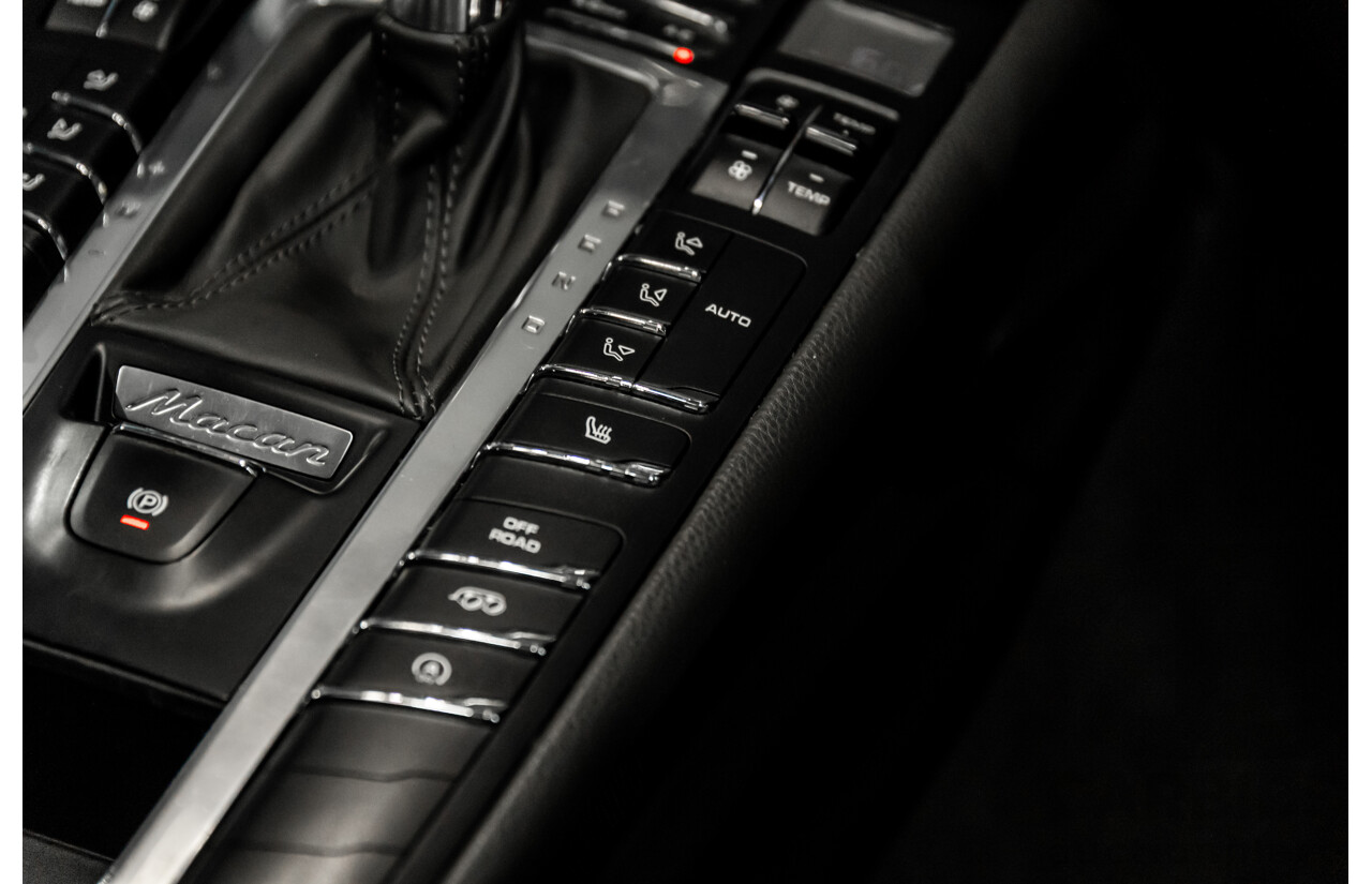 01/2016 Porsche Macan S Diesel (AWD) MY16 4d Wagon Sapphire Blue Metallic Turbo Diesel 3.0L