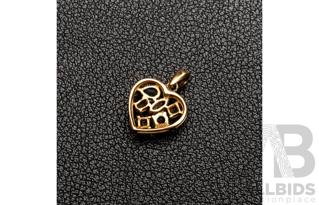 9ct Heart Shaped Gemstone Cluster Pendant, 15mm Long, 1.04 Grams