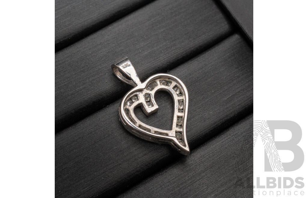 9ct White Gold Diamond Set Open Heart Pendant, Est TDW 0.25ct, 1.31 Grams
