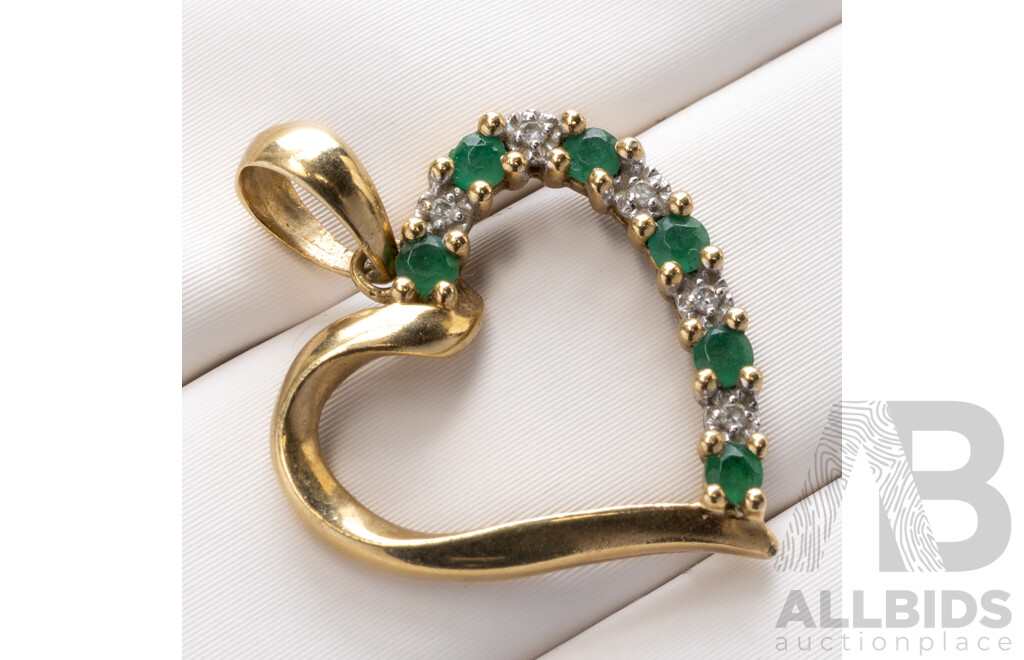 9ct Emerald & Diamond Pendant, 22mm, 1.53 Grams