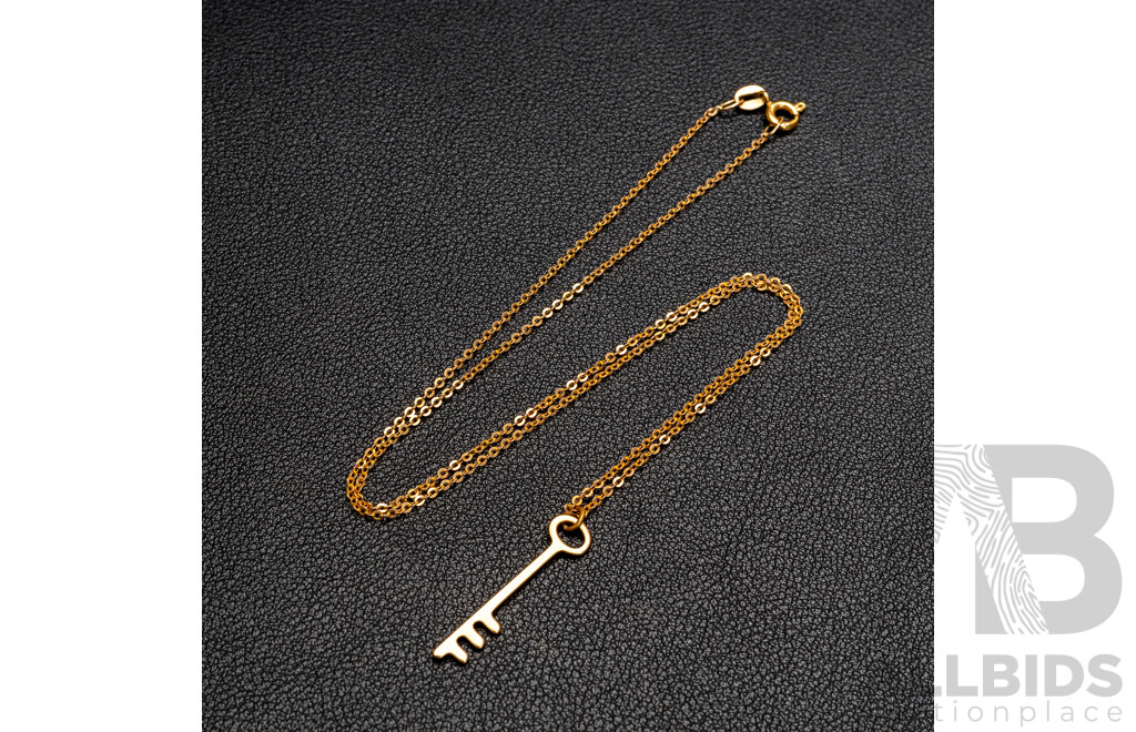 9ct Vintage Skeleton Key Pendant with 45cm Trace Necklace, 2.14 Grams