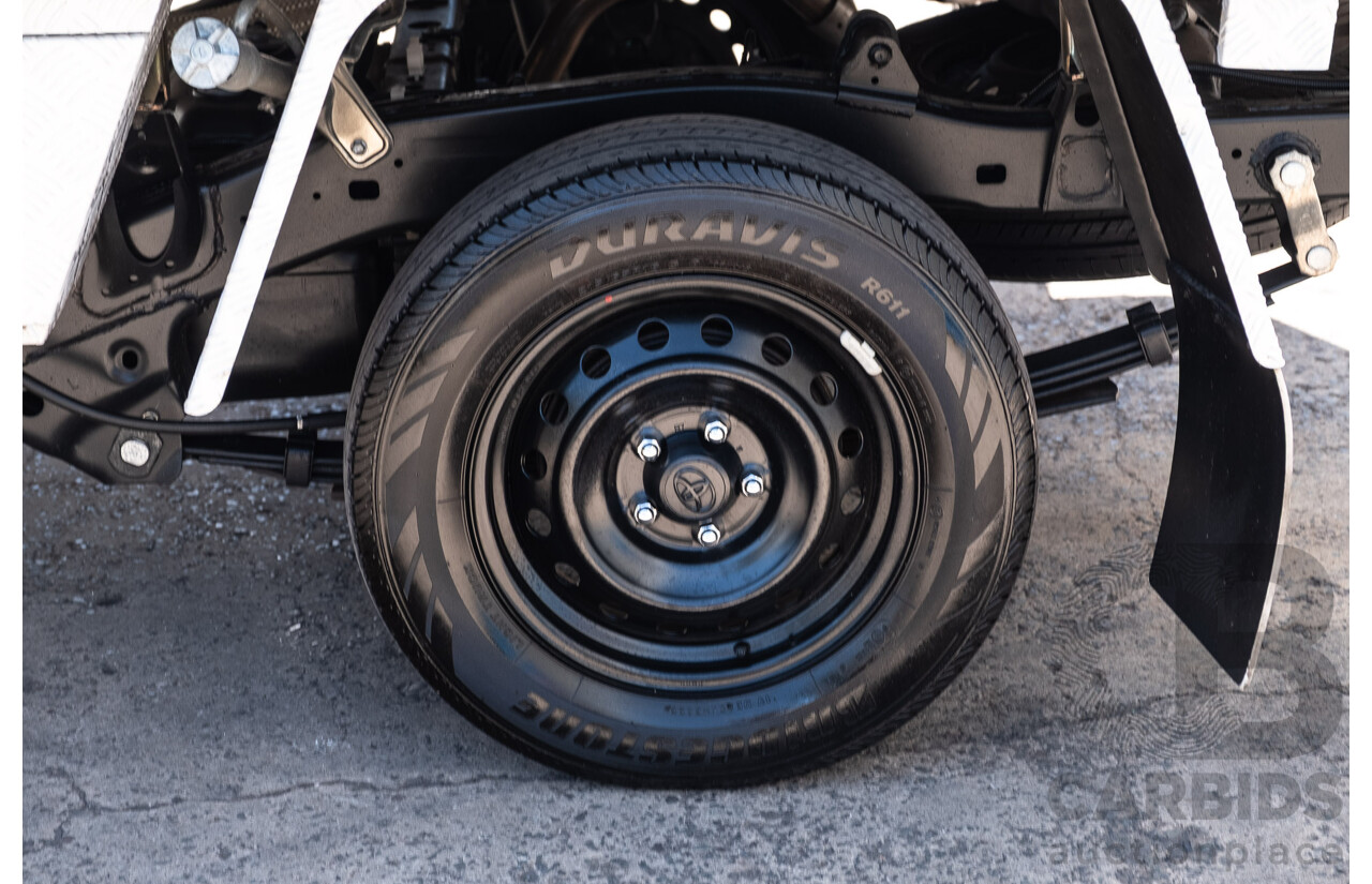 11/2023 Toyota Hilux Workmate (4x2) TGN121R C/Chas Glacier White 2.7L