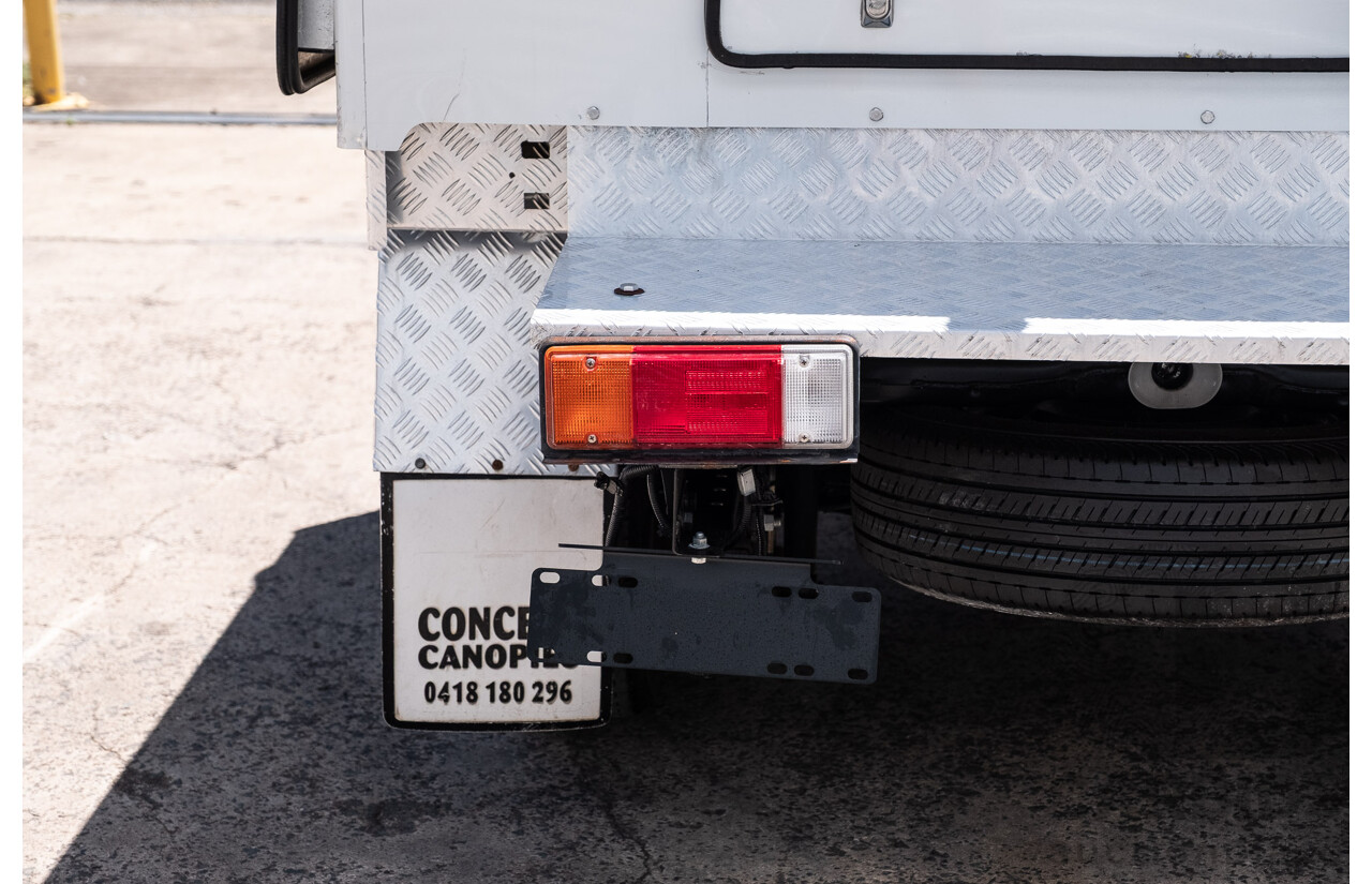 11/2023 Toyota Hilux Workmate (4x2) TGN121R C/Chas Glacier White 2.7L