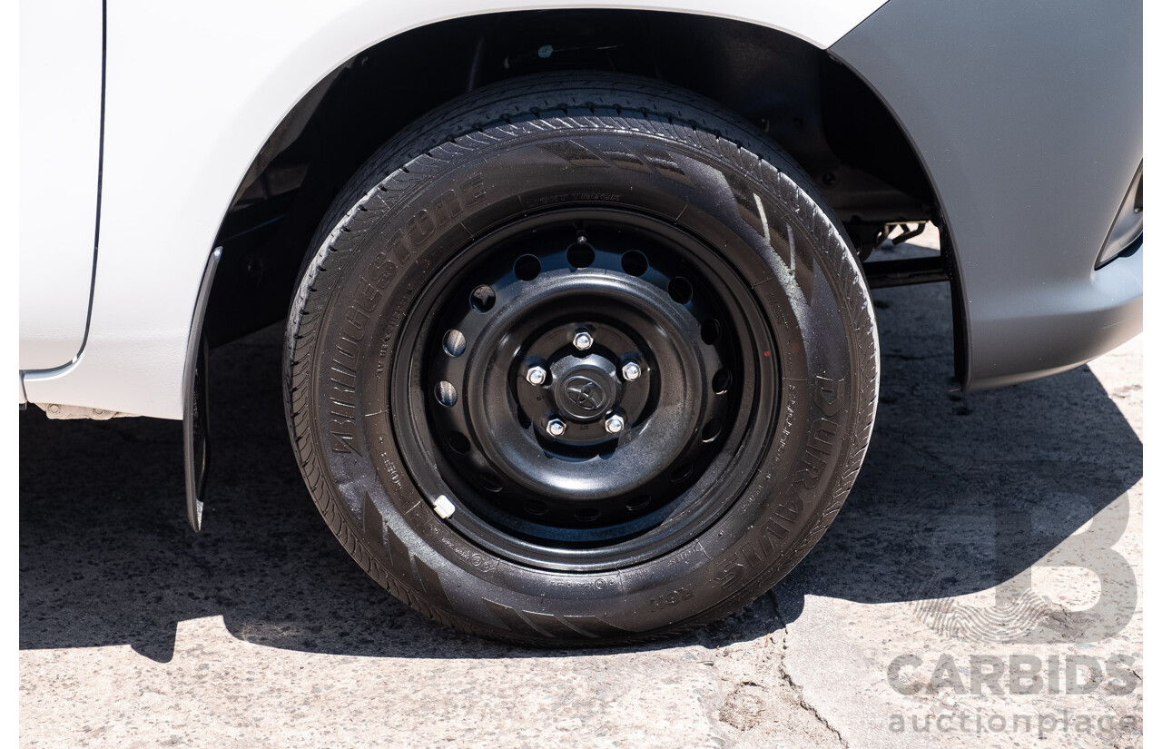 11/2023 Toyota Hilux Workmate (4x2) TGN121R C/Chas Glacier White 2.7L