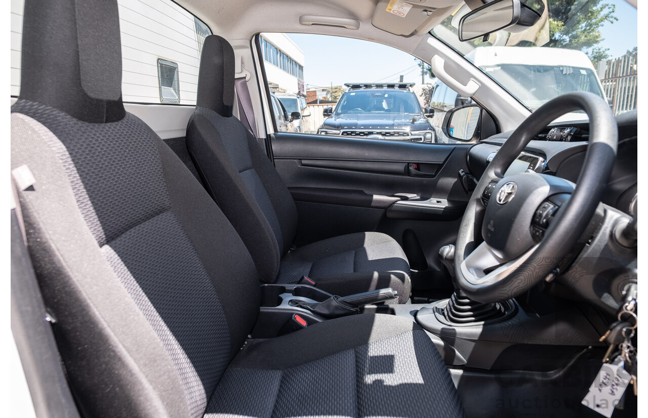 11/2023 Toyota Hilux Workmate (4x2) TGN121R C/Chas Glacier White 2.7L