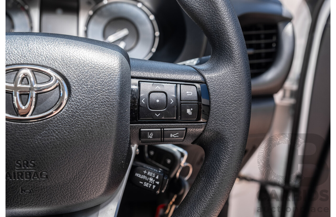 11/2023 Toyota Hilux Workmate (4x2) TGN121R C/Chas Glacier White 2.7L