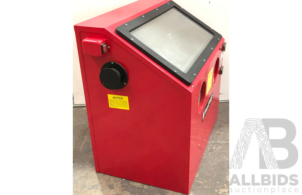 Toolpro 100 Litre Sandblasting Cabinet