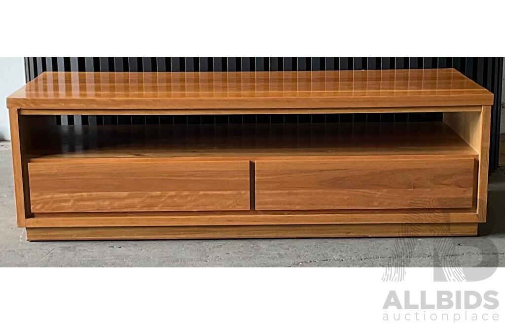 FREEDOM Hensley Coffee Table