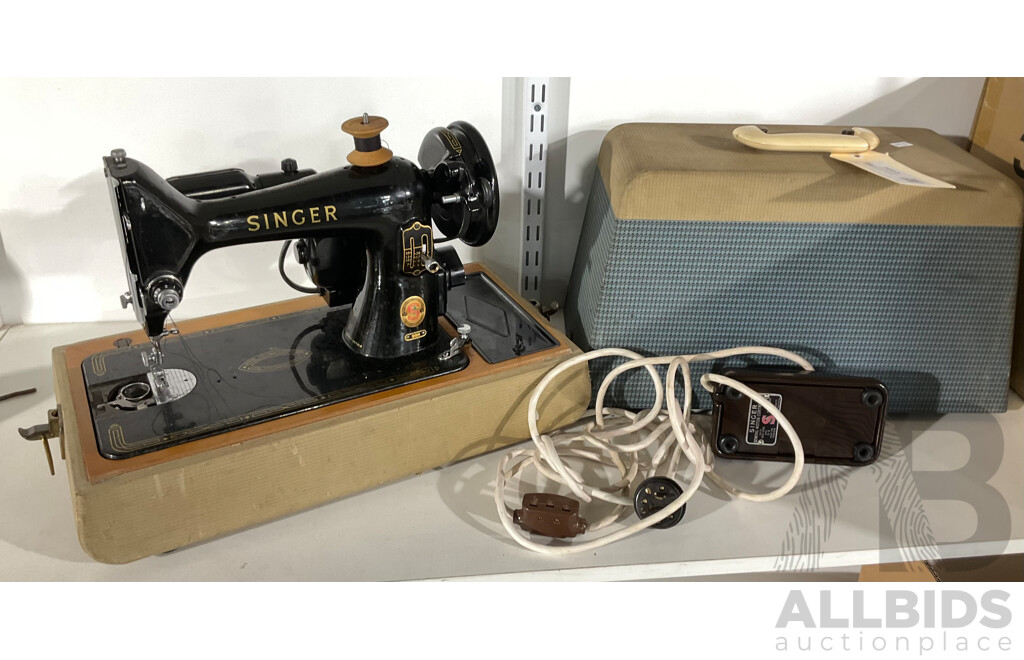Vintage Singer 99K Sewing Machine with Instruction Booklet and Attachments Box in Original Case