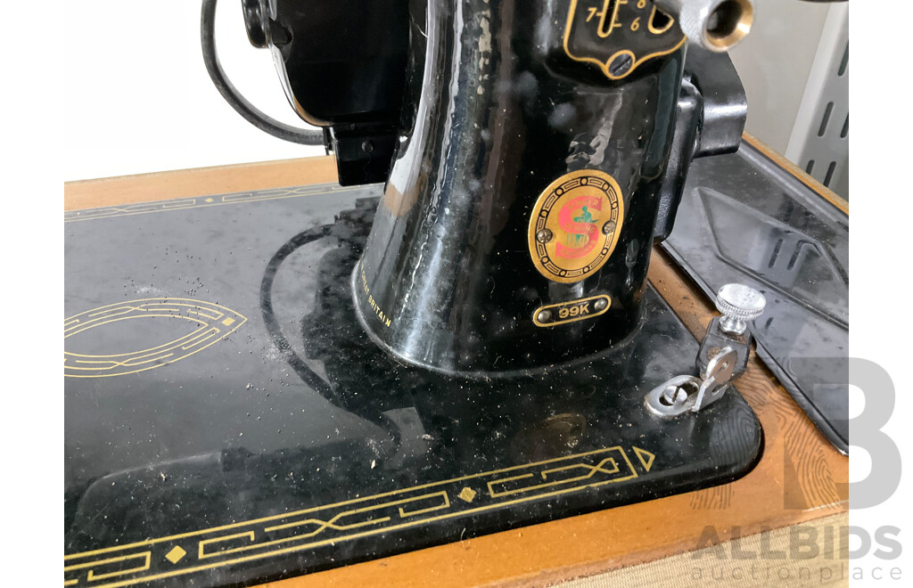 Vintage Singer 99K Sewing Machine with Instruction Booklet and Attachments Box in Original Case