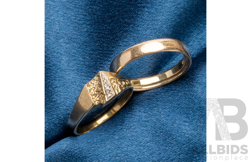 8ct Yellow Gold Rings. Lot of 2 - 5.54gms