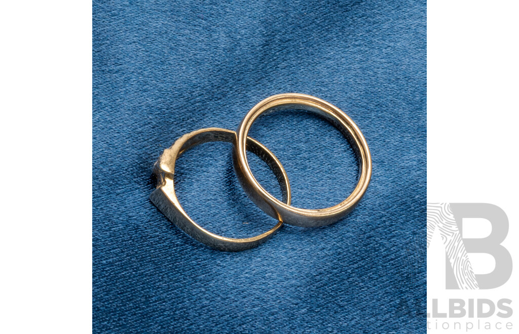 8ct Yellow Gold Rings. Lot of 2 - 5.54gms