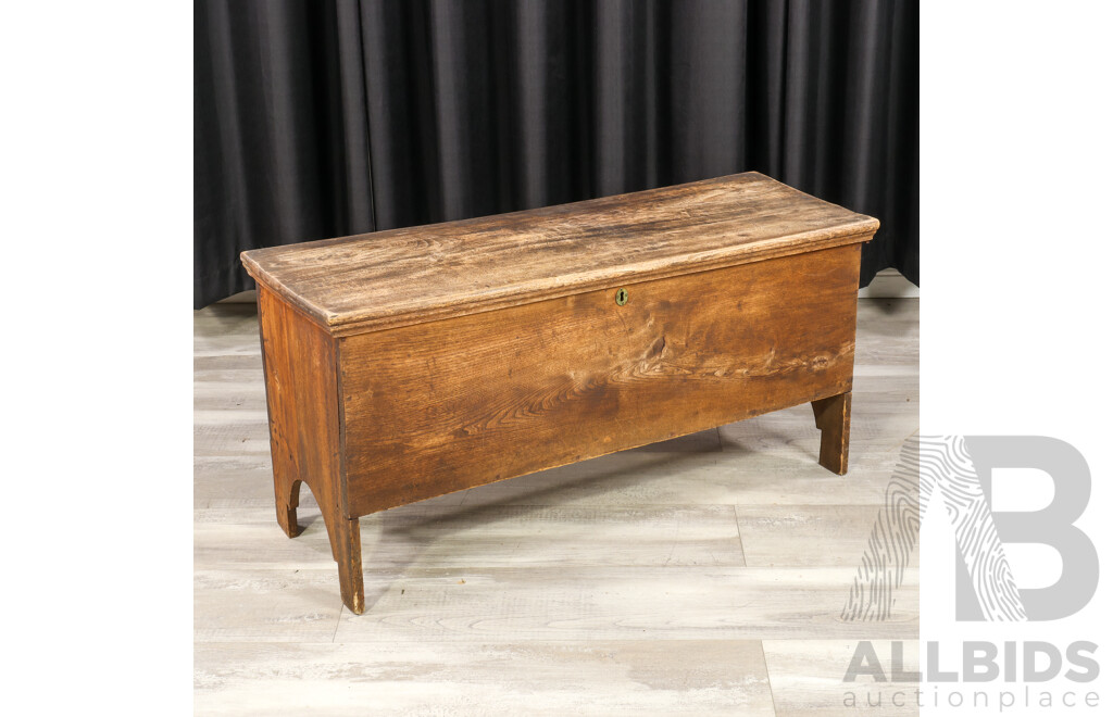 Vintage Oak Elevated Blanket Box