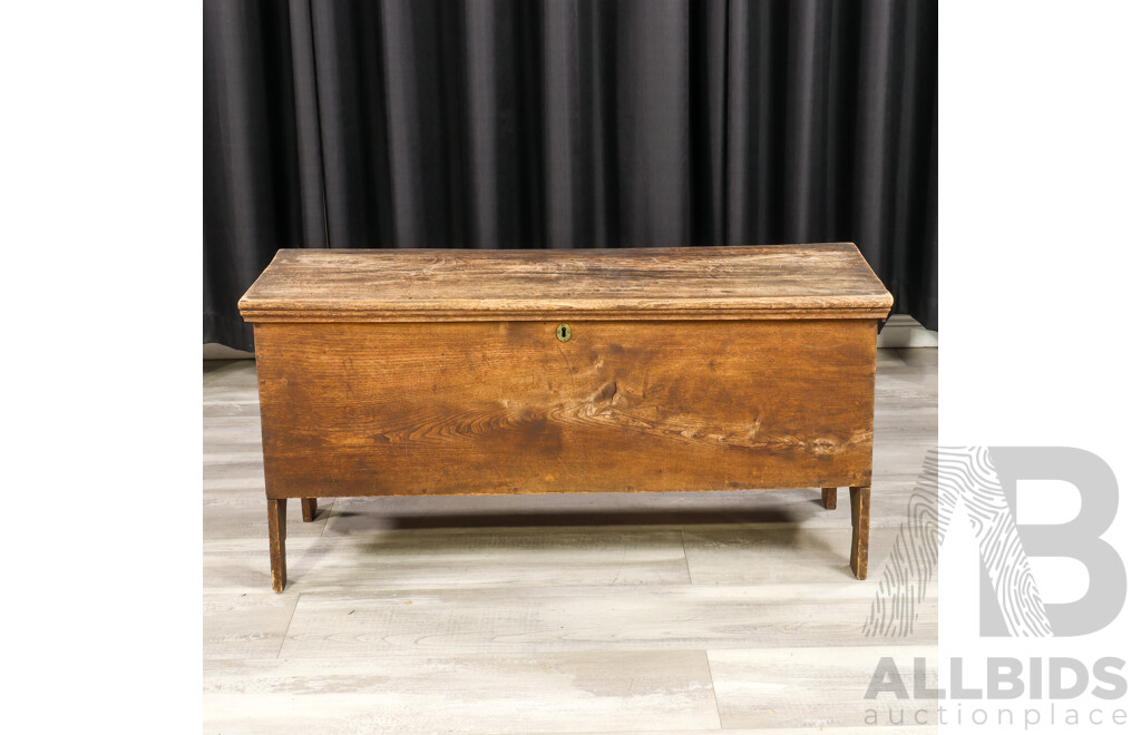 Vintage Oak Elevated Blanket Box