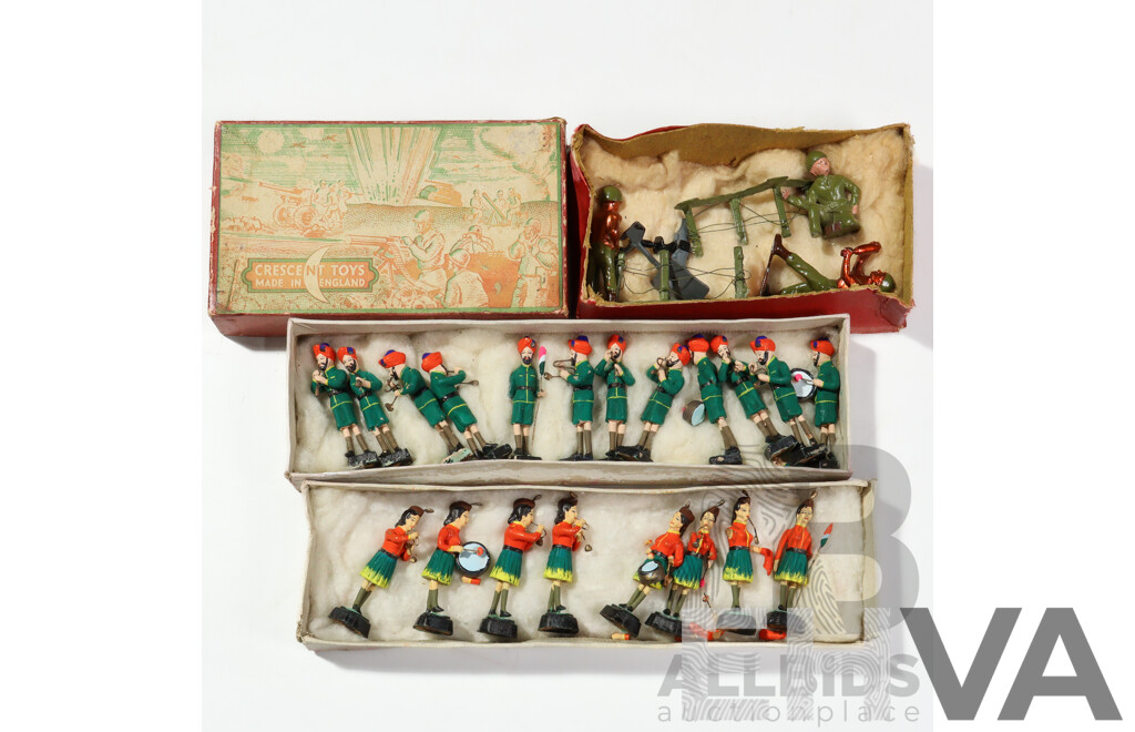 Vintage Crescent Toys Cast Lead British Infantry Men, Made in England with Plastic Male and Female Band Players