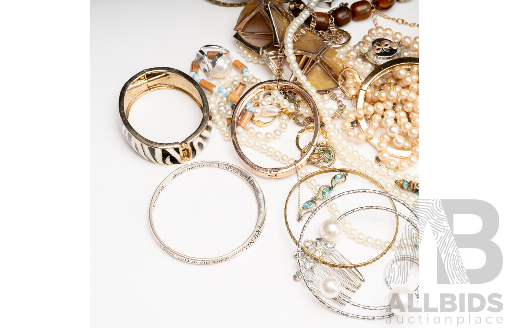 Collection of Mixed Jewellery Items Including Some New with Packaging, 1496.0 Grams