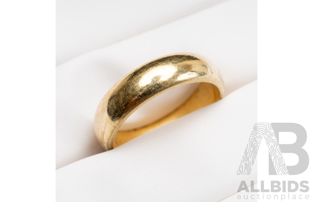 18ct Curve Profile Wedding Ring, Size L, 5.69 Grams