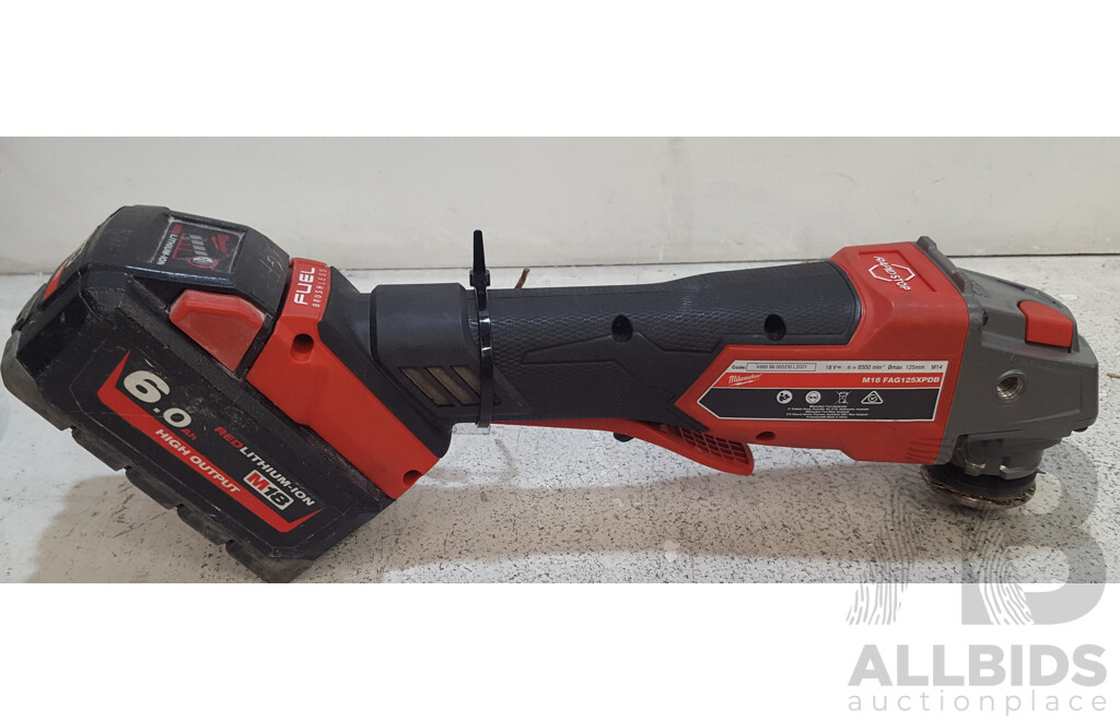 Milwaukee (M18FAG125XPDB) 18V FUEL Brushless 125mm Braking Angle Grinder with Deadman Paddle Switch