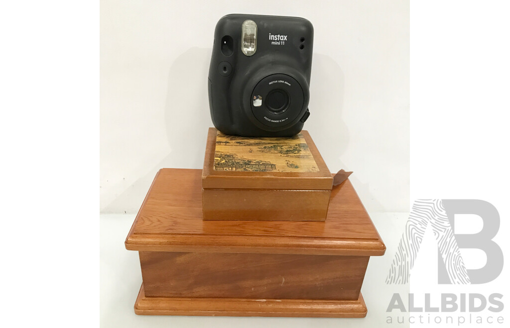 Fujifilm Instax Mini 11 Camera with Jewellery Boxes