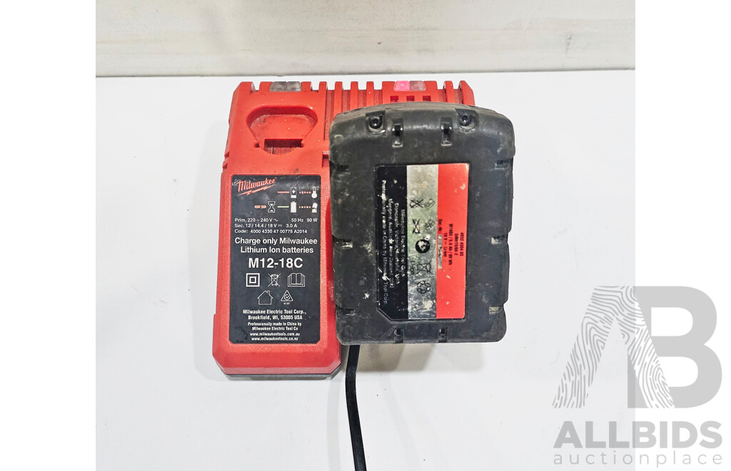 Milwaukee (M12-18C) Multi-Voltage Charger