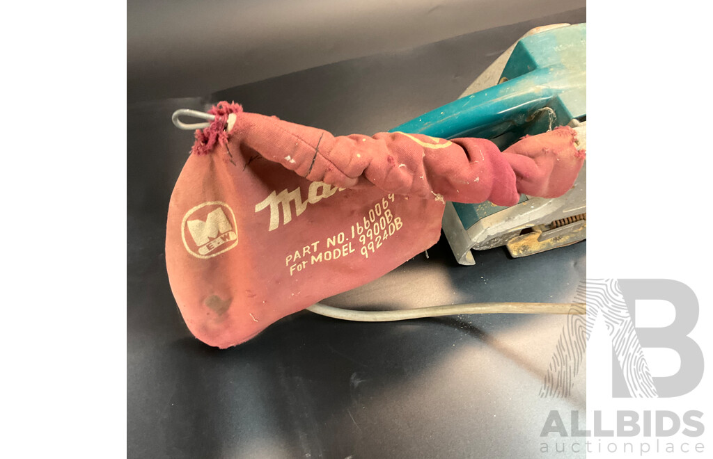 Makita Corded 5740NB Circular Saw & UC3520A 800W Electric Chainsaw & 9900B Belt Sander