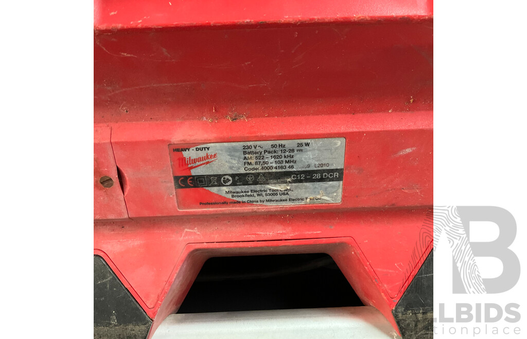 Milwaukee C12- 28 DCR Ac/dc Job Radio