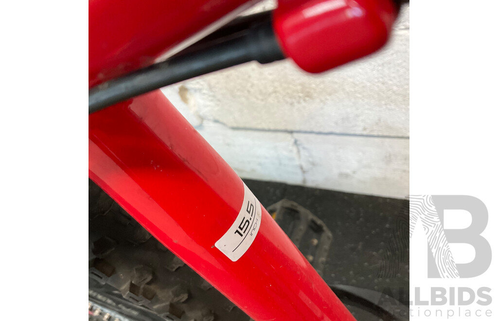 TREK Marlin 5 Mountain Bike 15.5 Inch Red Bike