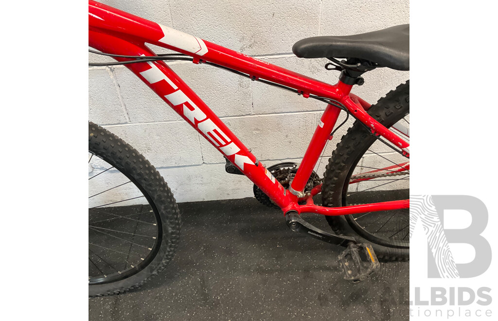 TREK Marlin 5 Mountain Bike 15.5 Inch Red Bike
