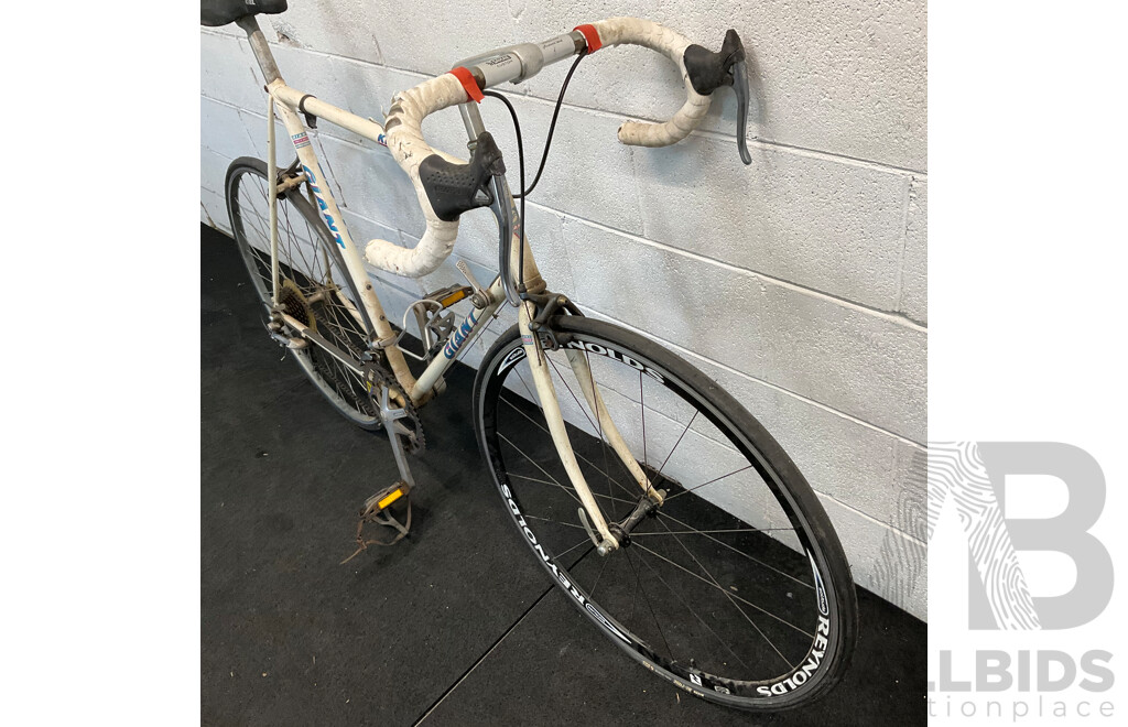 Vintage Giant Kronos Road Bike