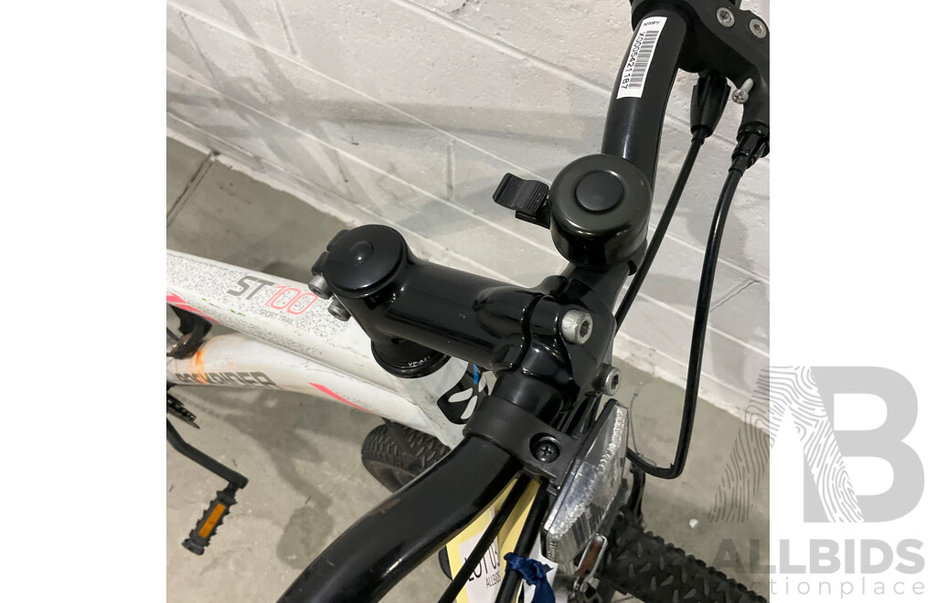 Decathlon Rockrider ST-100 Mountain Bike -Size M - White