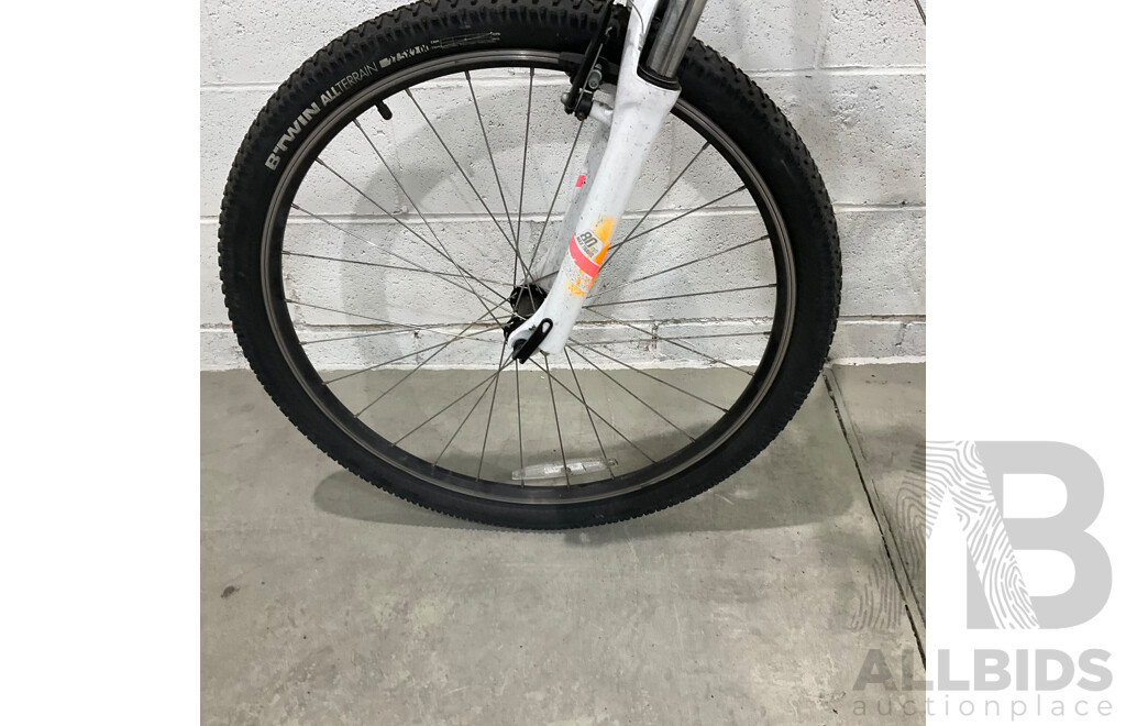 Decathlon Rockrider ST-100 Mountain Bike -Size M - White