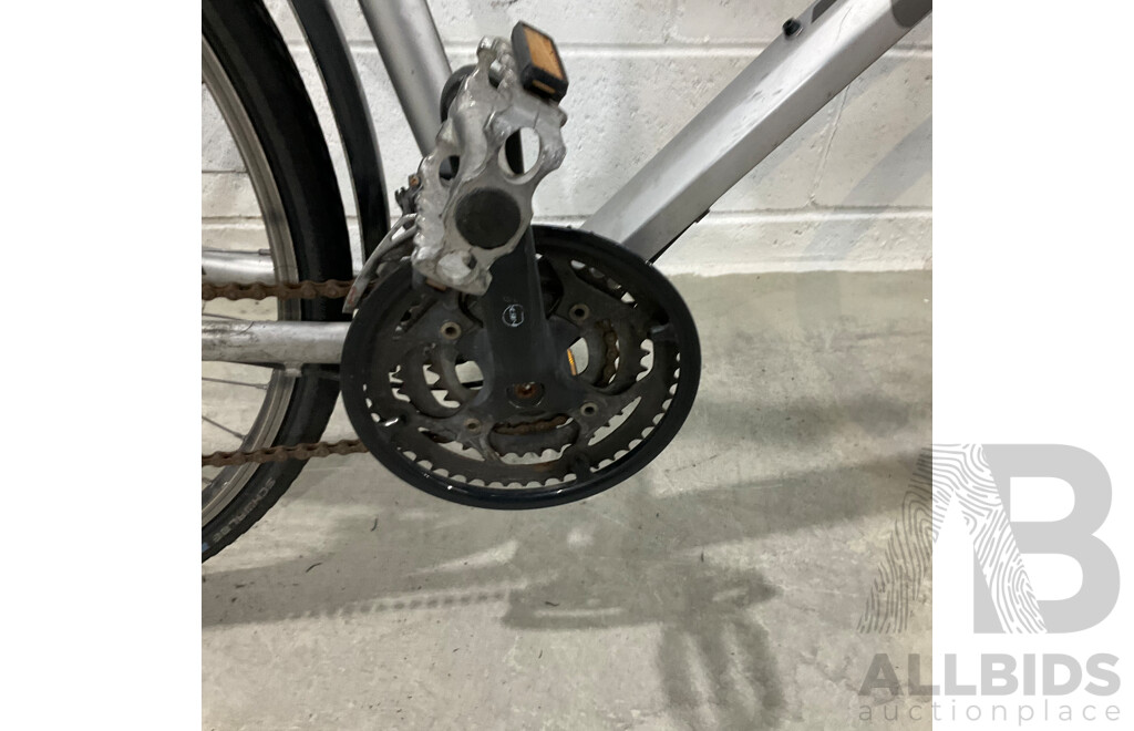 Giant Cross City Road Bike -Size XL - Silver