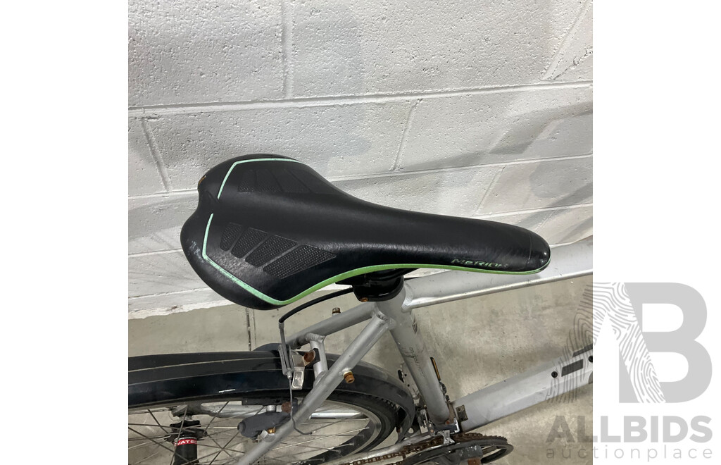 Giant Cross City Road Bike -Size XL - Silver