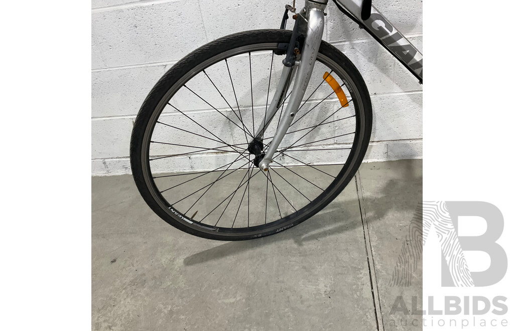 Giant Cross City Road Bike -Size XL - Silver