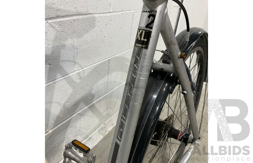 Giant Cross City Road Bike -Size XL - Silver