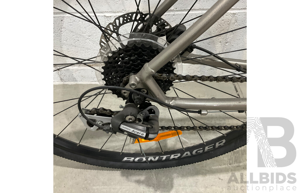 TREK Dual Sport Road Bike - Size L - Silver