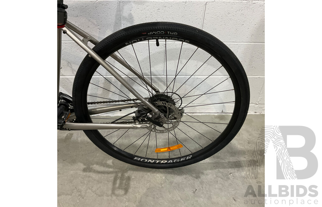 TREK Dual Sport Road Bike - Size L - Silver