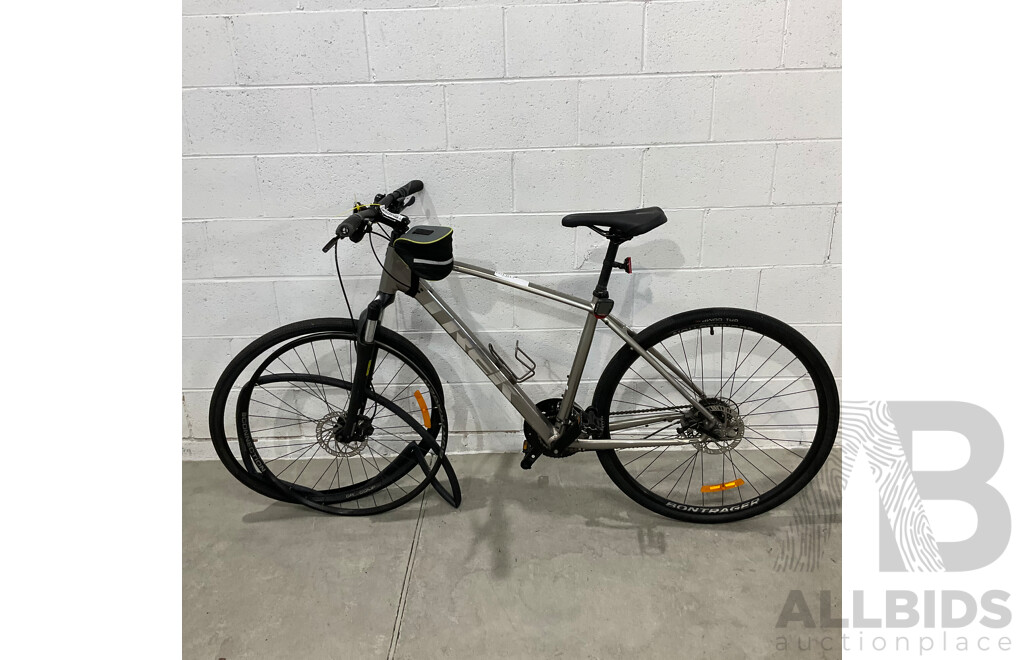 TREK Dual Sport Road Bike - Size L - Silver