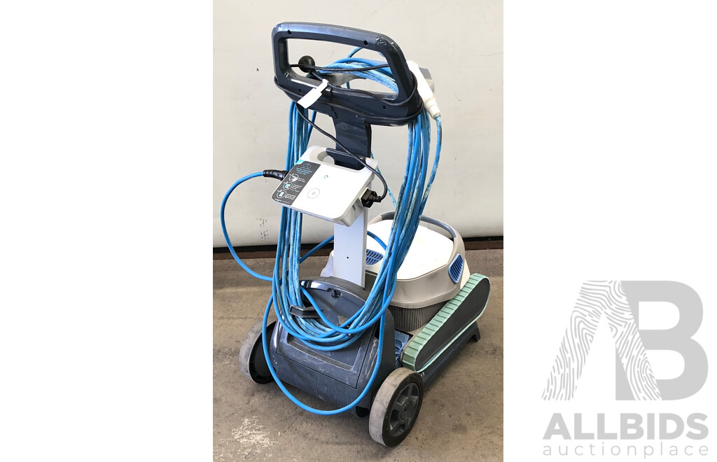 Maytronics Dolphin Robitc Pool Cleaner with Caddy