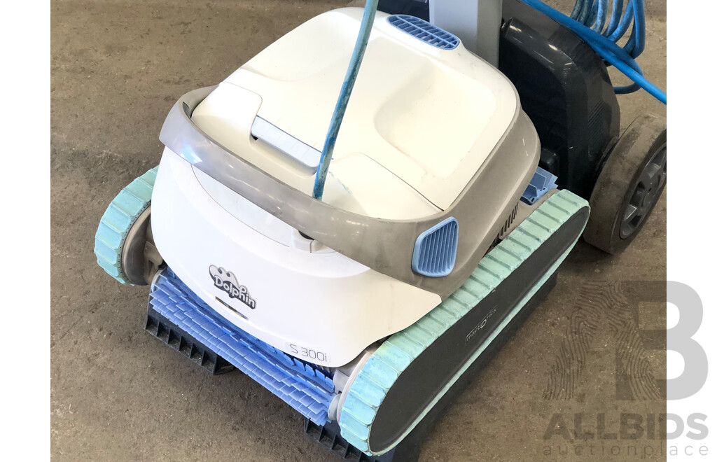 Maytronics Dolphin Robitc Pool Cleaner with Caddy