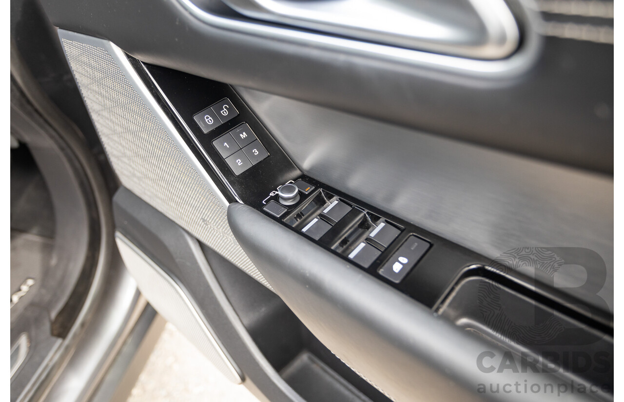 12/2017 Land Rover Range Rover Velar D300 HSE R-Dynamic (AWD) L560 MY18 4d Wagon Ammonite Grey Metallic Twin Turbo Diesel V6 3.0L