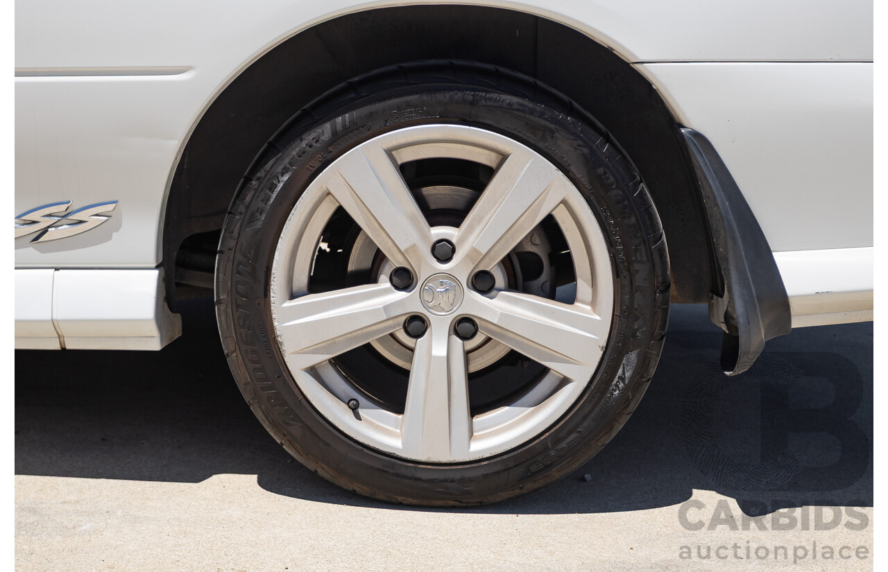 8/2005 Holden Commodore SS VZ Utility Heron White 5.7L V8