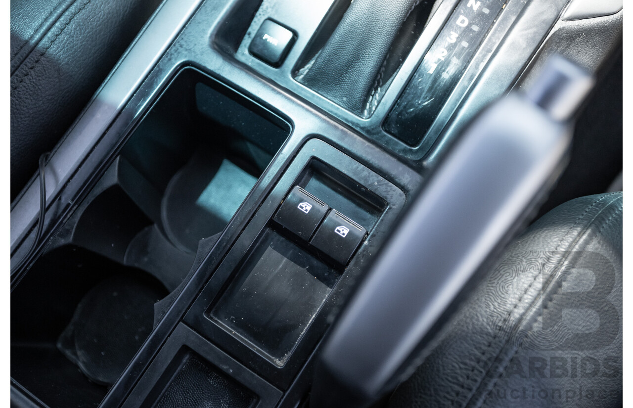 8/2005 Holden Commodore SS VZ Utility Heron White 5.7L V8